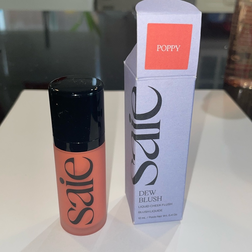 Saie Dew Blush in shade Poppy.